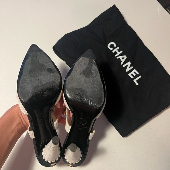 Authentic rare Chanel black and white shoes with pearls, size 37 - Picture 5 of 5